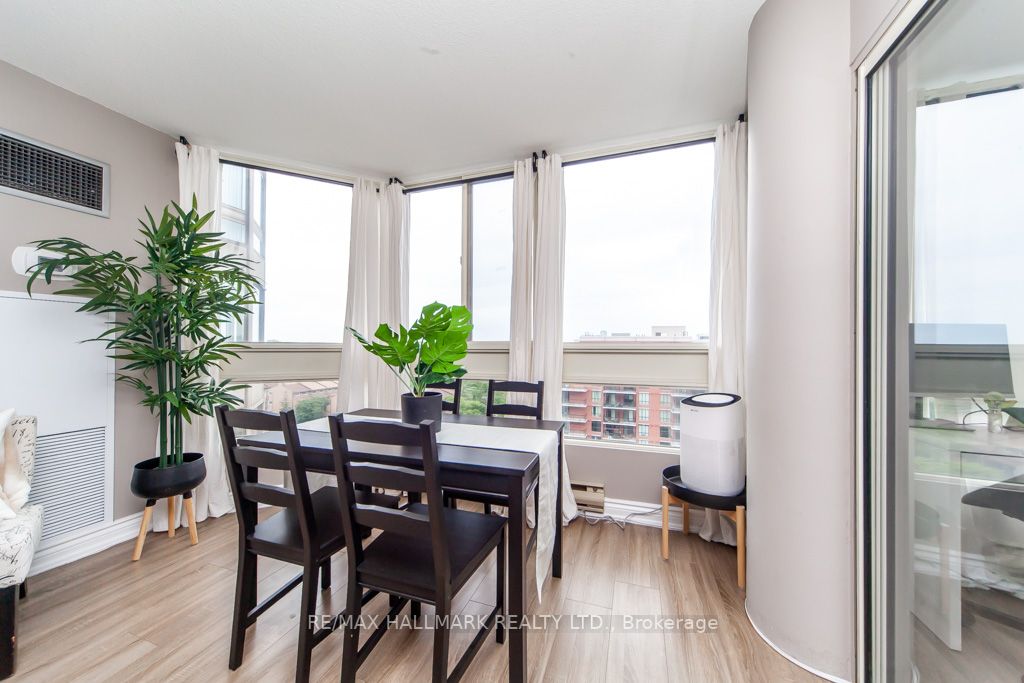 3233 Eglinton Ave E, #907