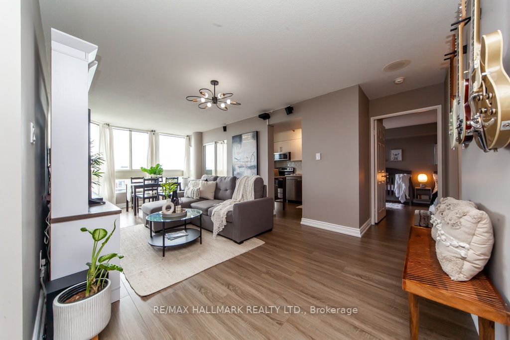 3233 Eglinton Ave E, #907