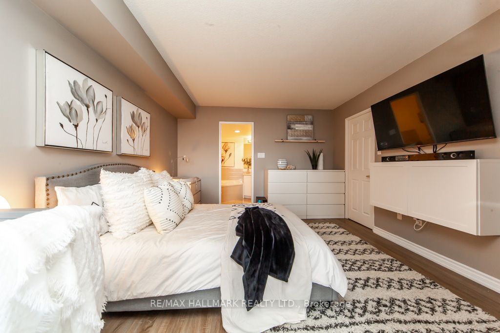 3233 Eglinton Ave E, #907