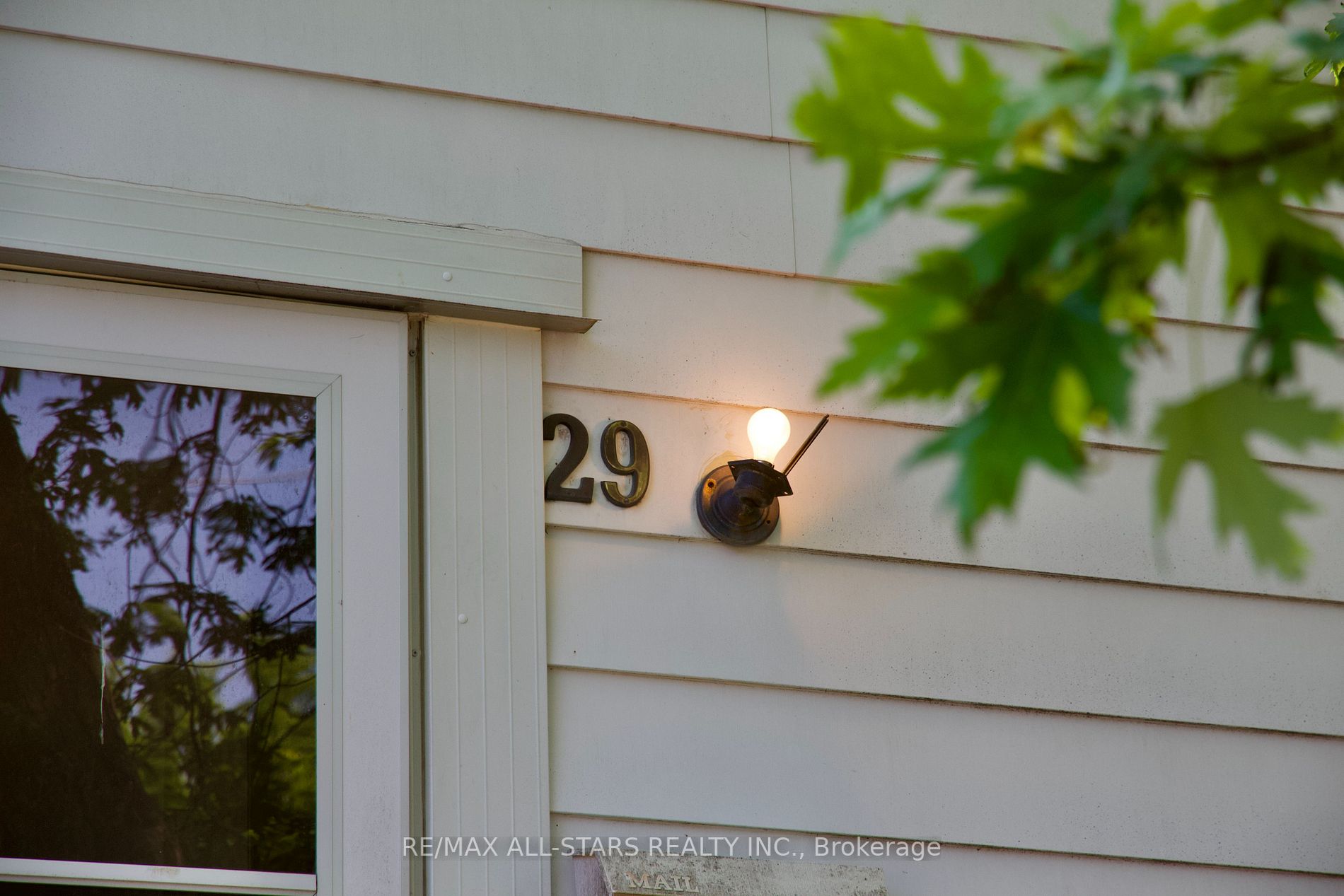 29 North Woodrow Blvd