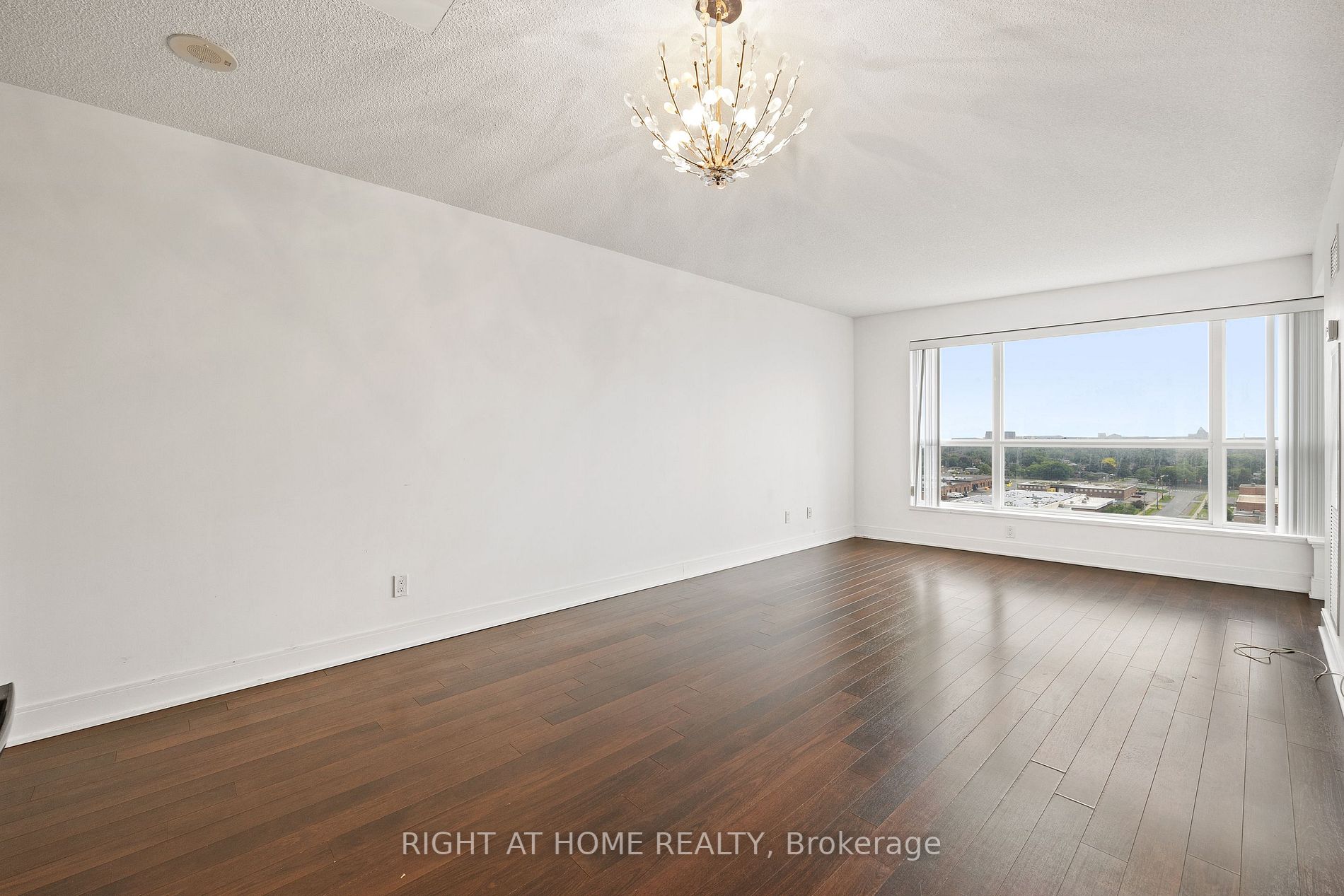 125 Village Green Sq, #1312