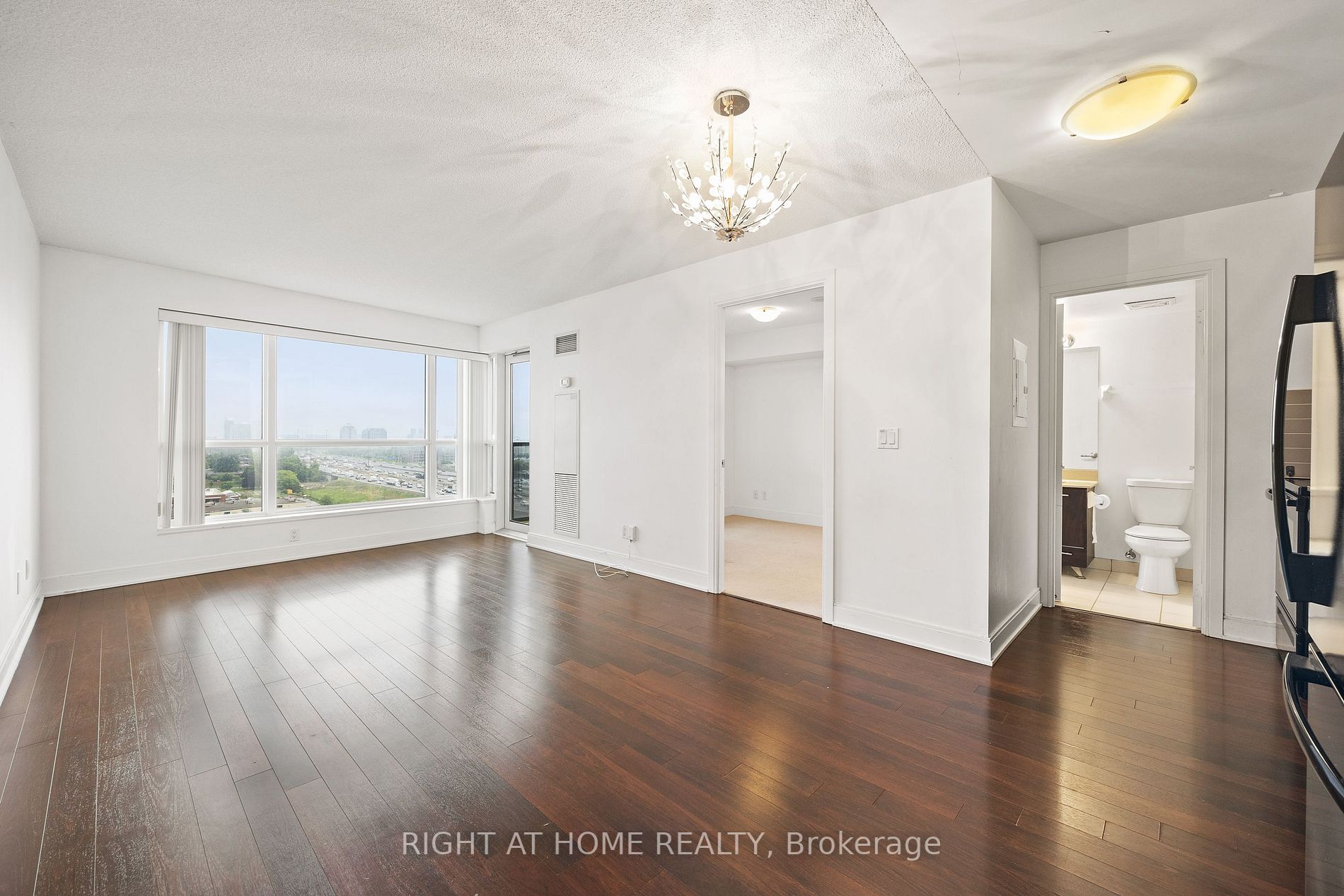 125 Village Green Sq, #1312