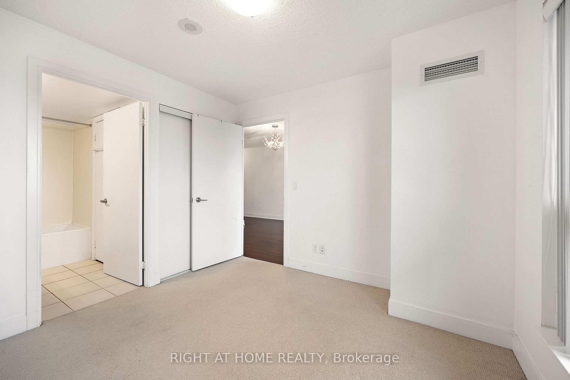 125 Village Green Sq, #1312