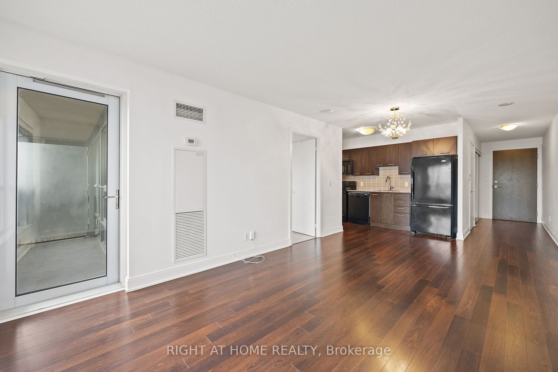 125 Village Green Sq, #1312