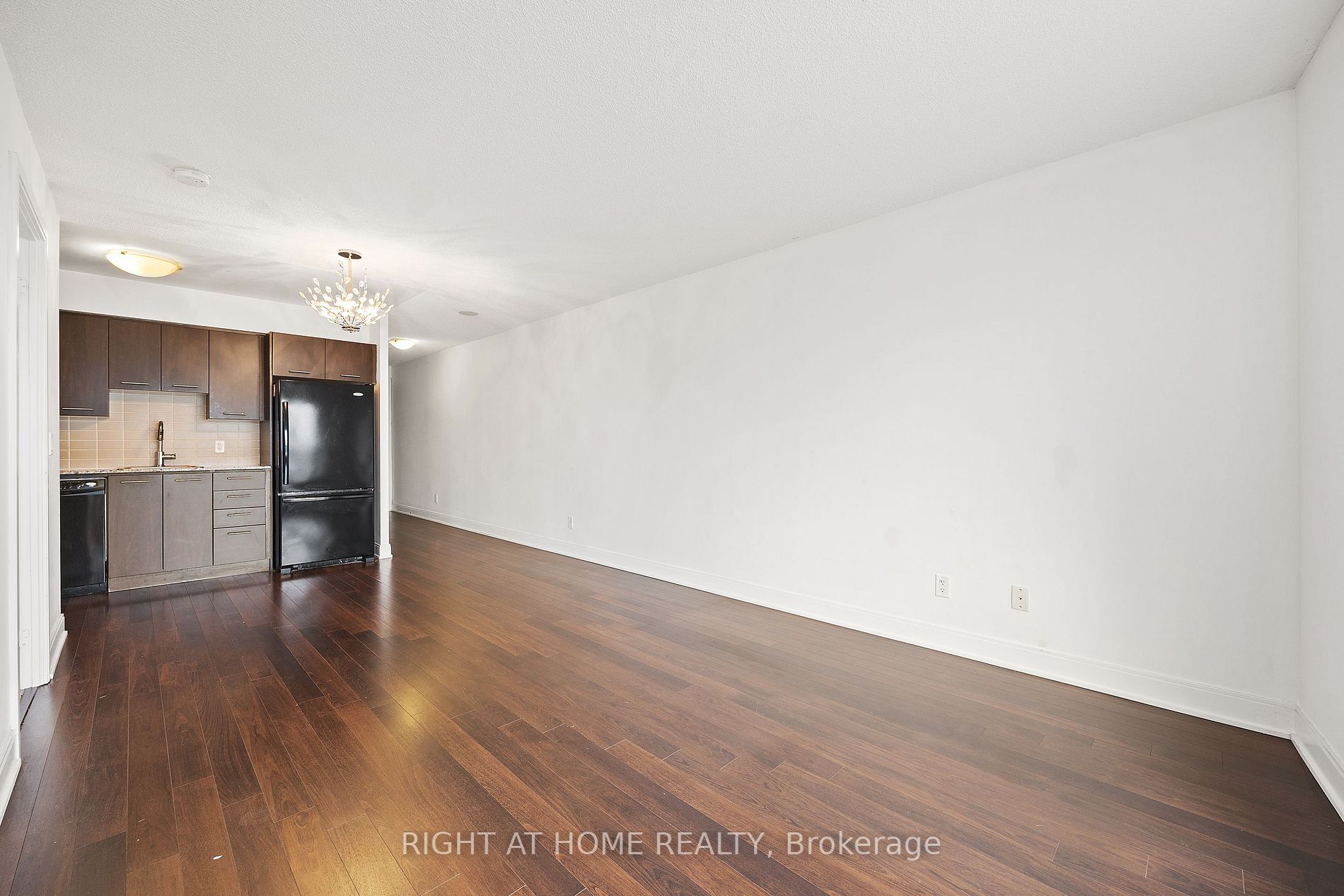 125 Village Green Sq, #1312