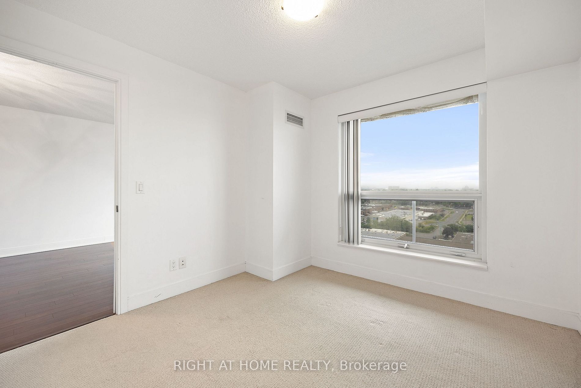 125 Village Green Sq, #1312