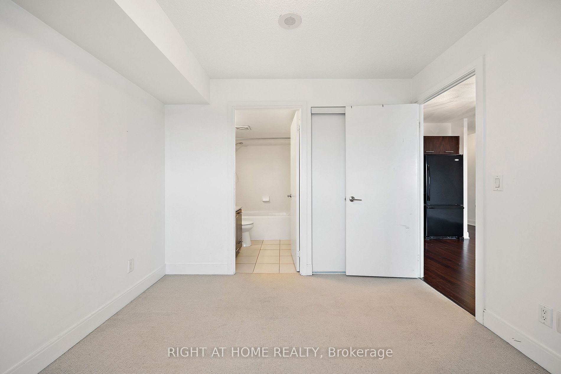 125 Village Green Sq, #1312