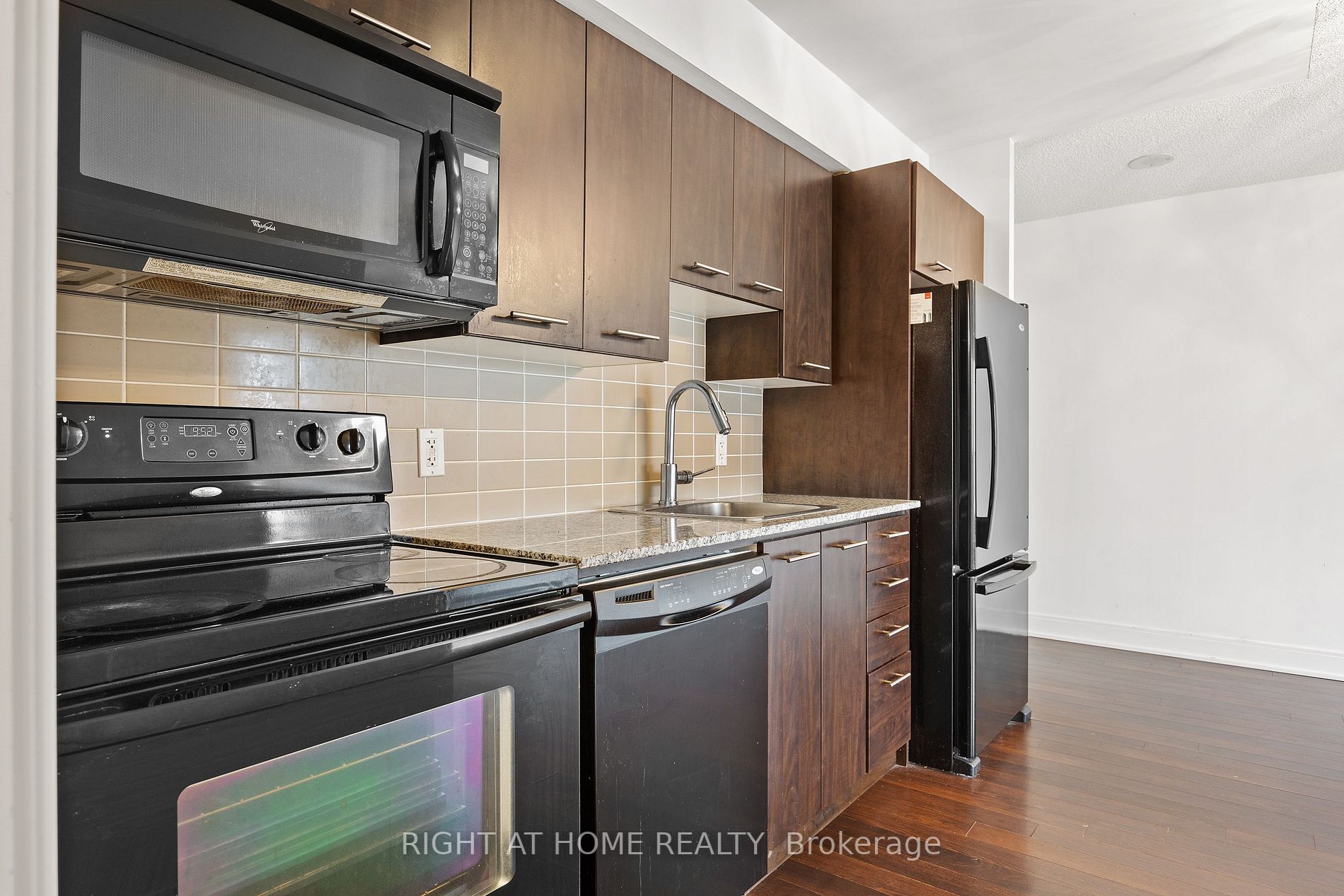 125 Village Green Sq, #1312