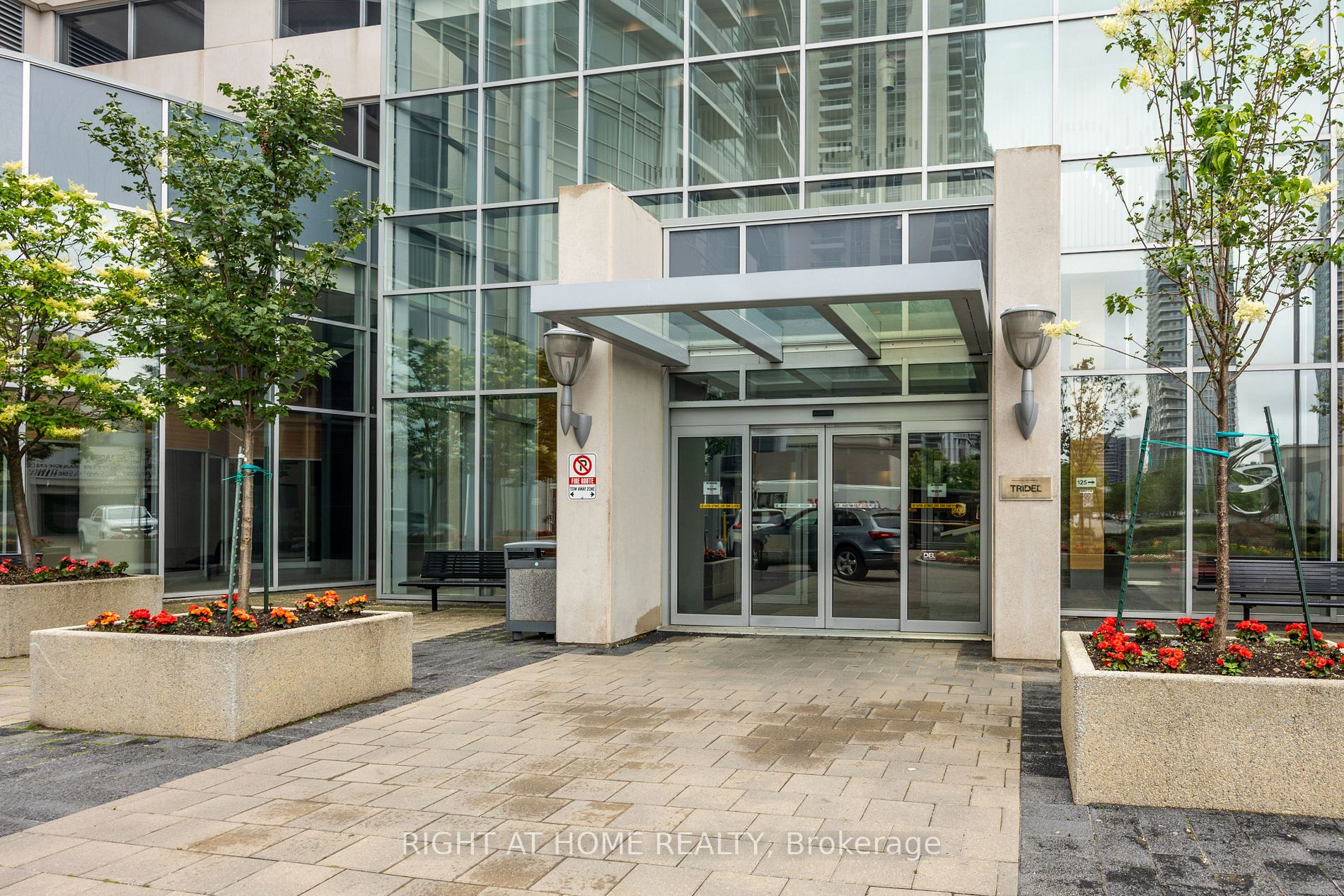 125 Village Green Sq, #1312