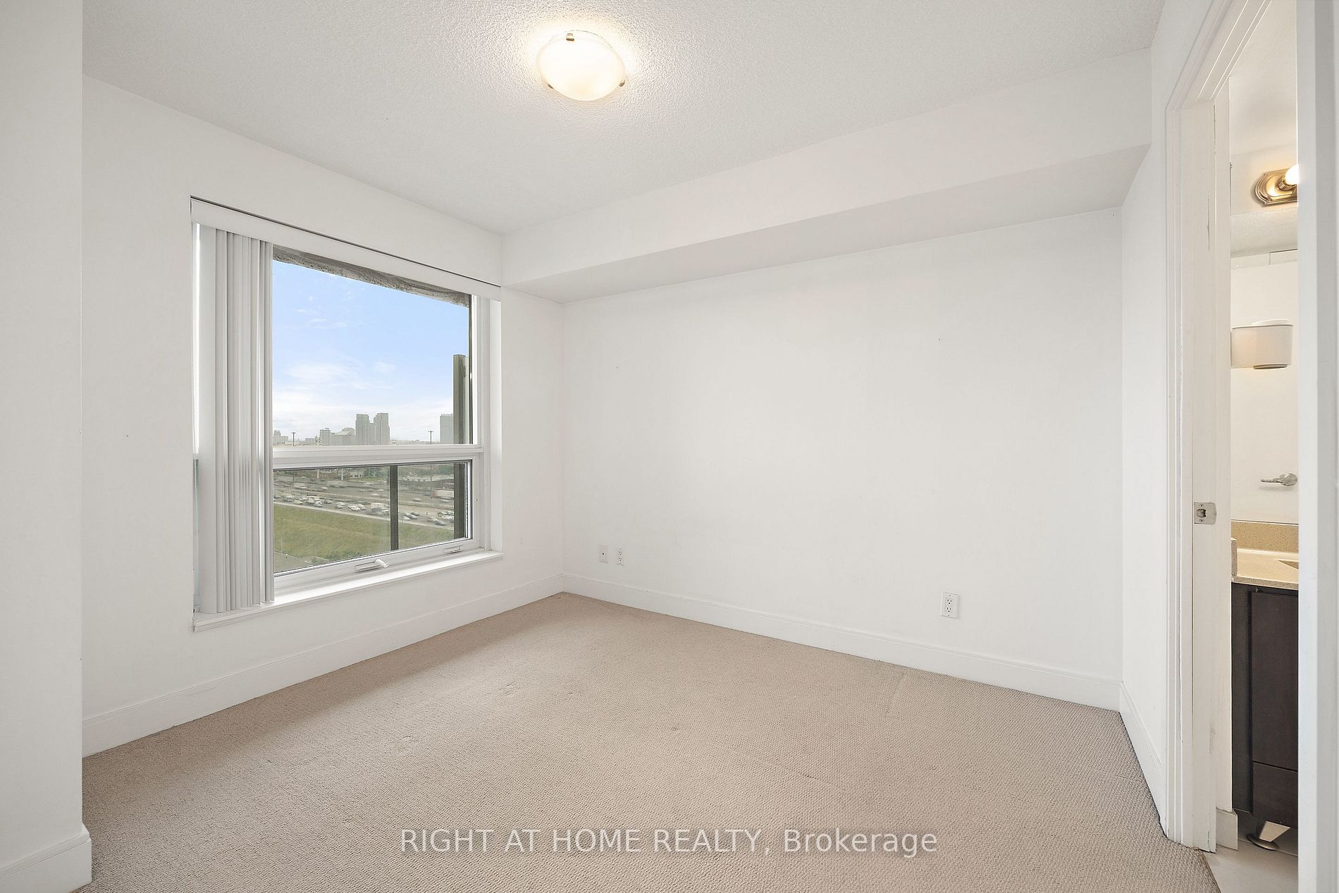 125 Village Green Sq, #1312