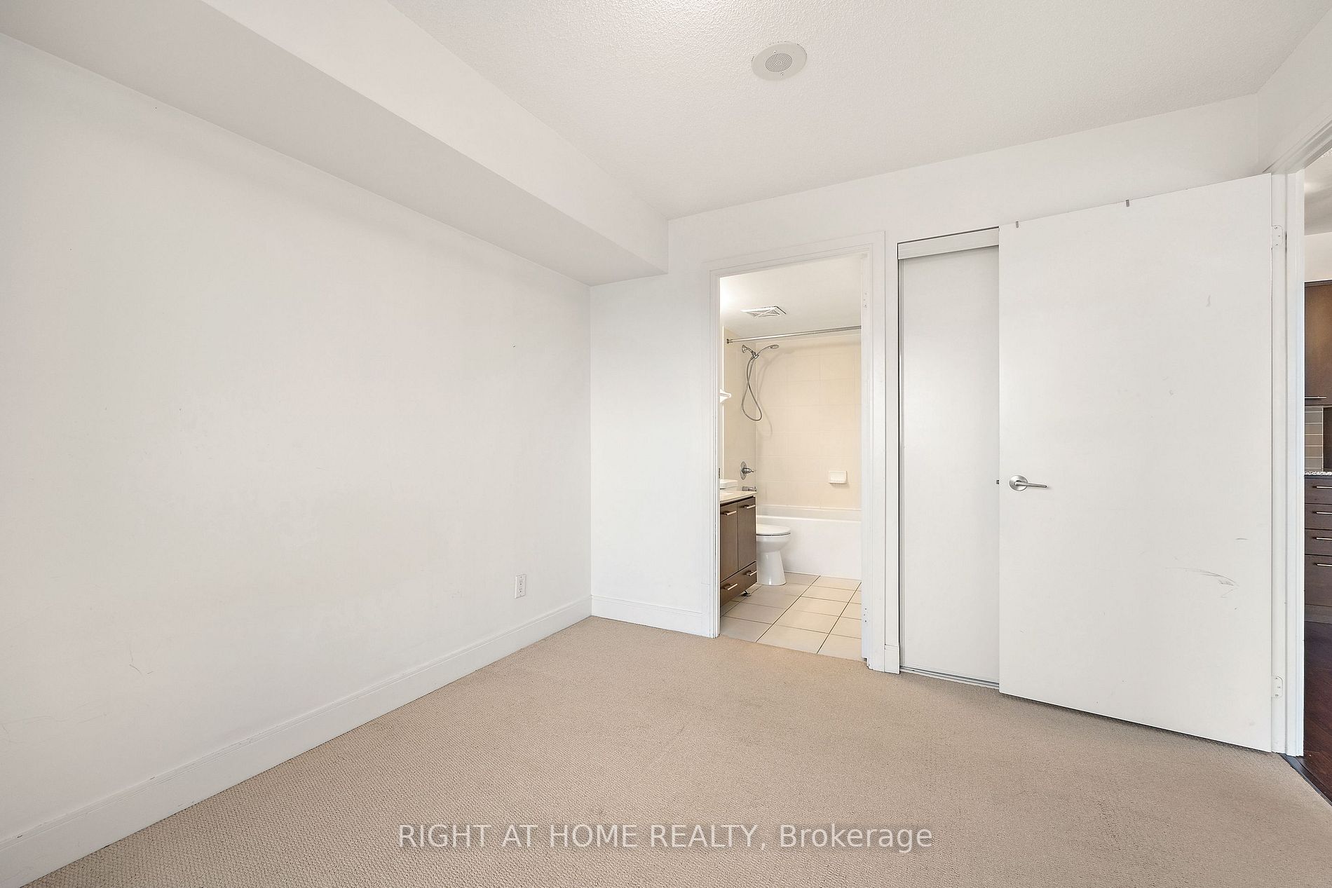 125 Village Green Sq, #1312