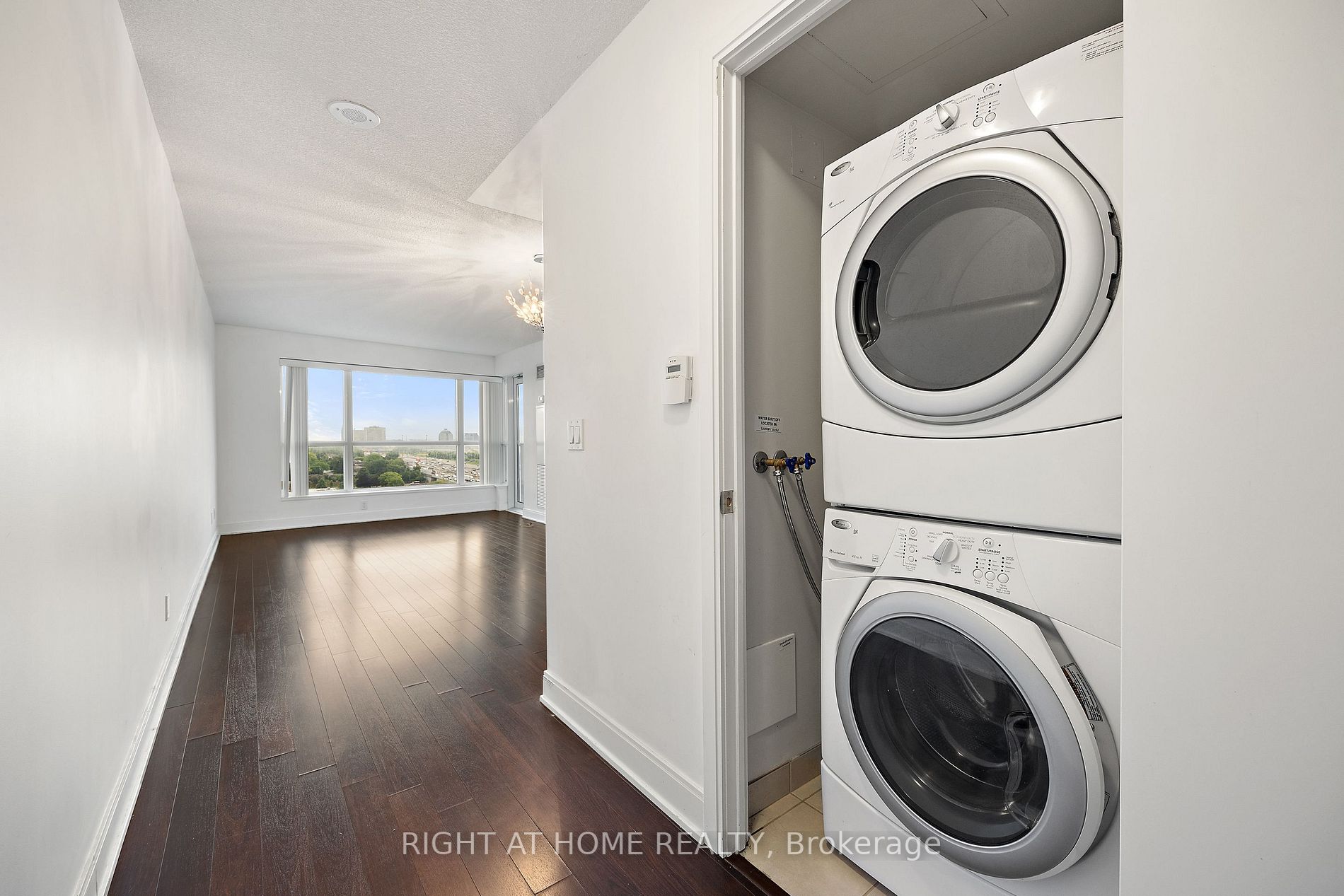 125 Village Green Sq, #1312