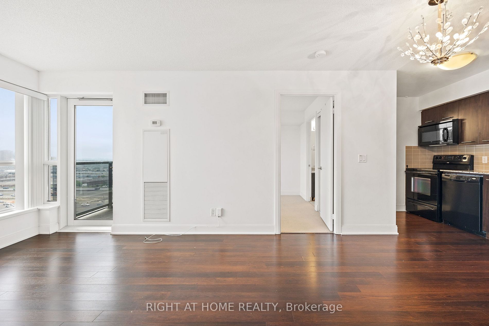 125 Village Green Sq, #1312