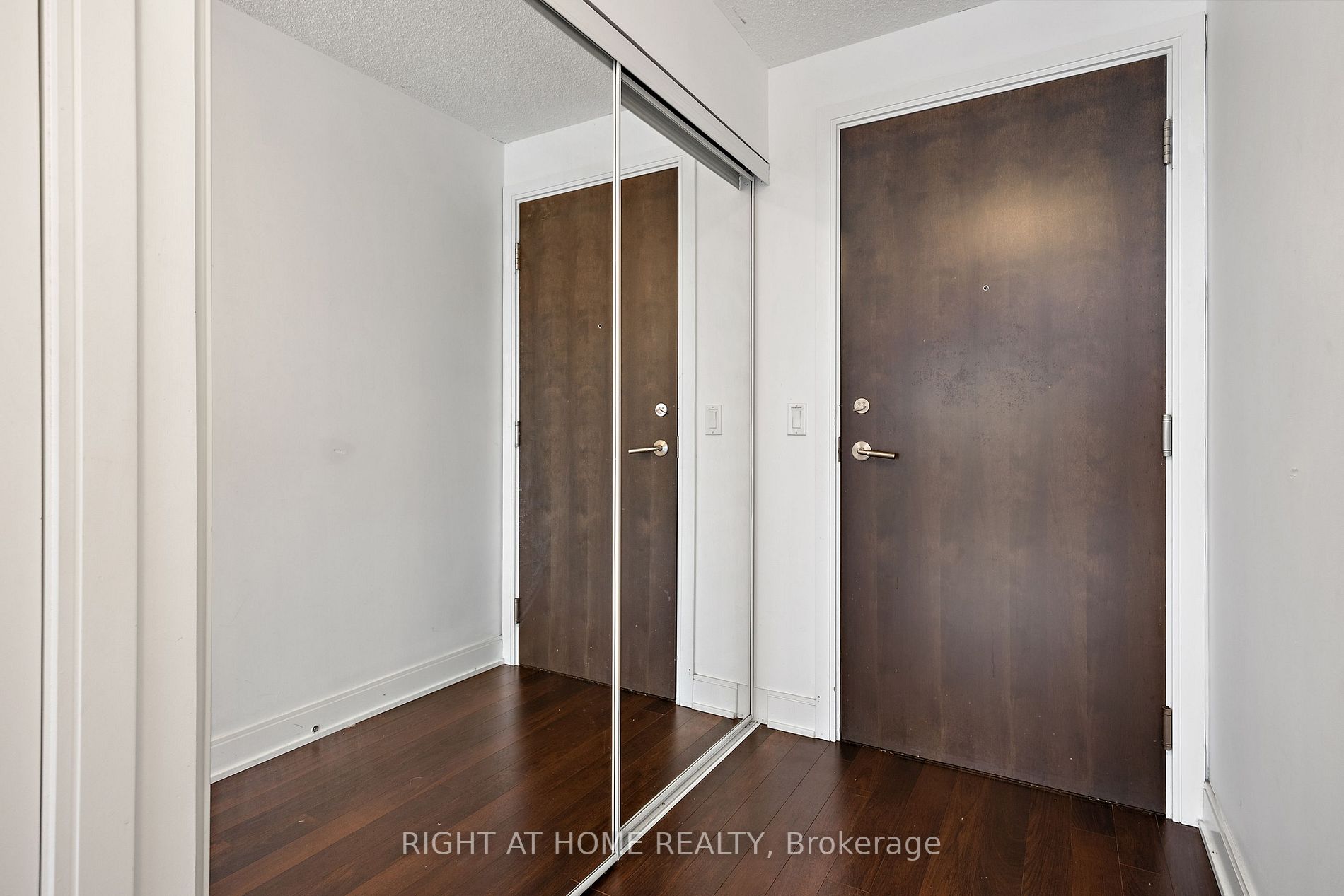 125 Village Green Sq, #1312