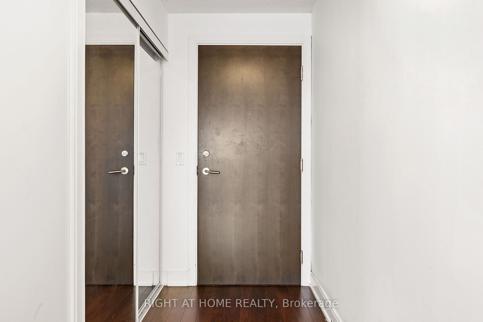 125 Village Green Sq, #1312