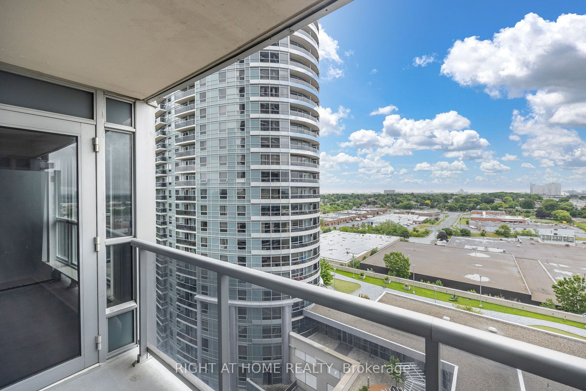 125 Village Green Sq, #1312