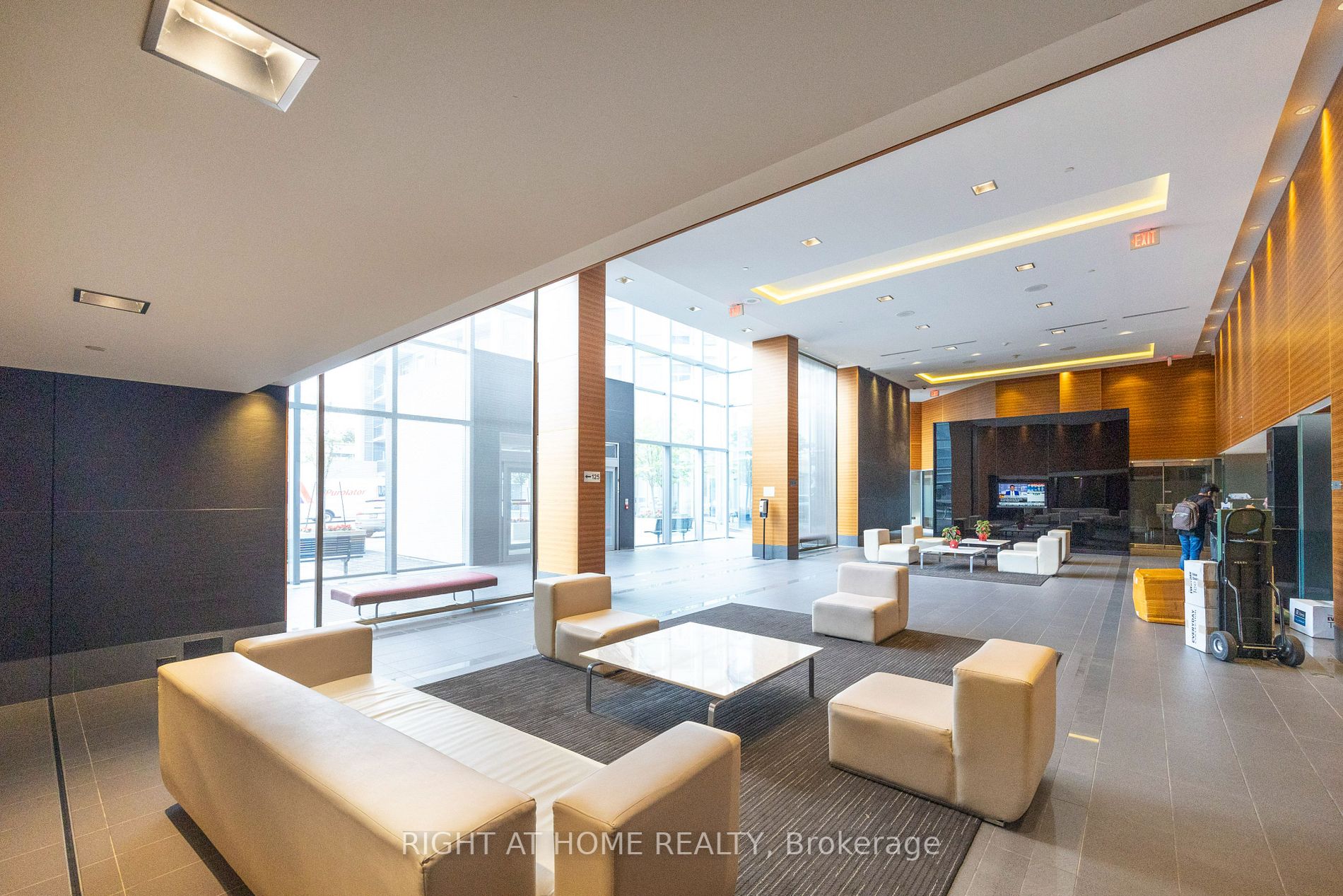 125 Village Green Sq, #1312