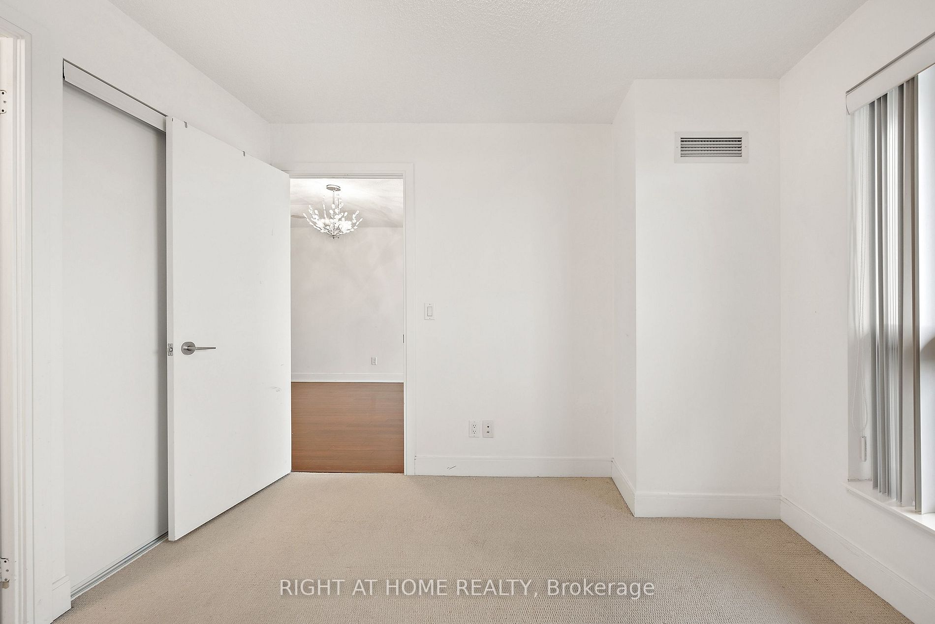 125 Village Green Sq, #1312