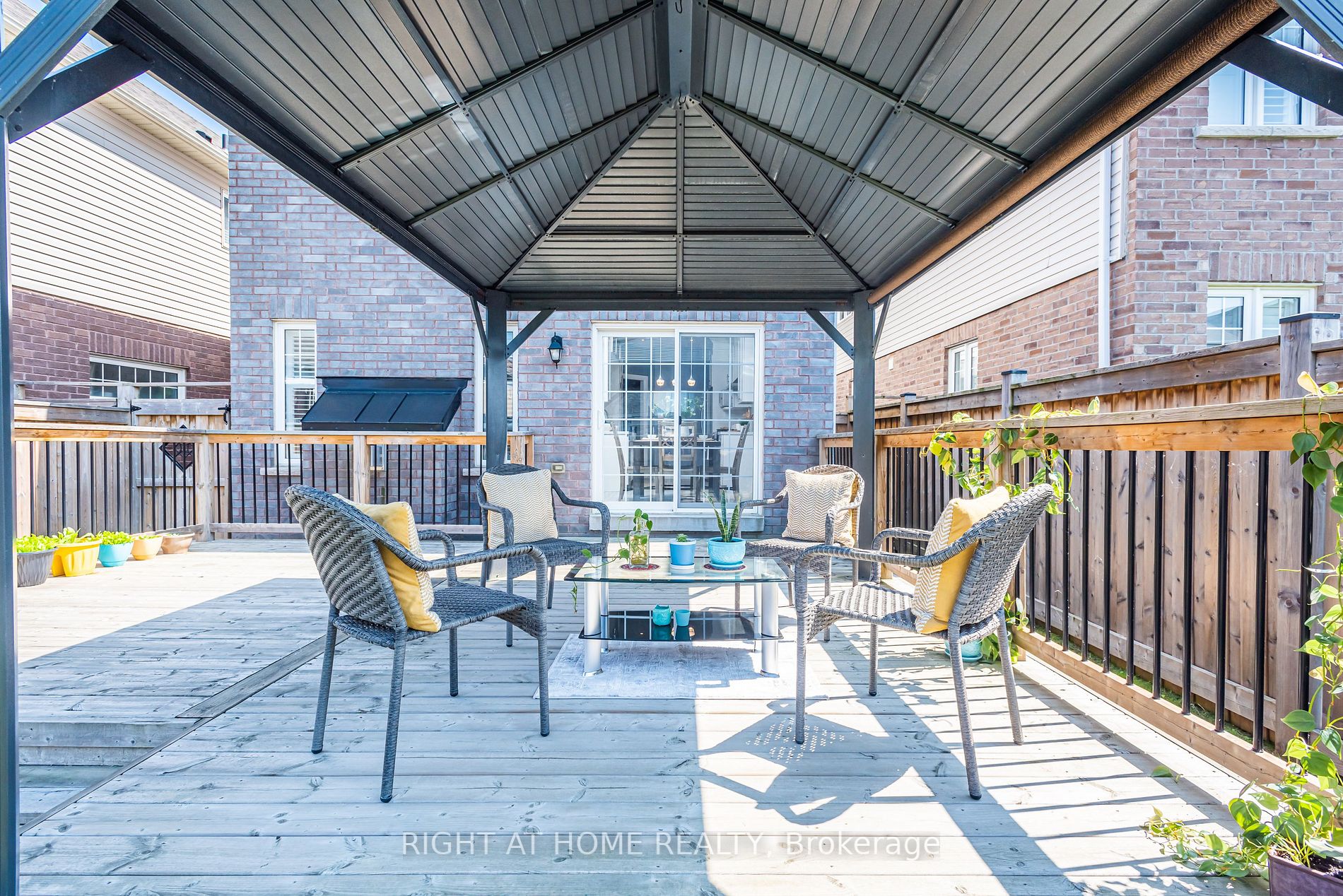 32 Mccourt Dr