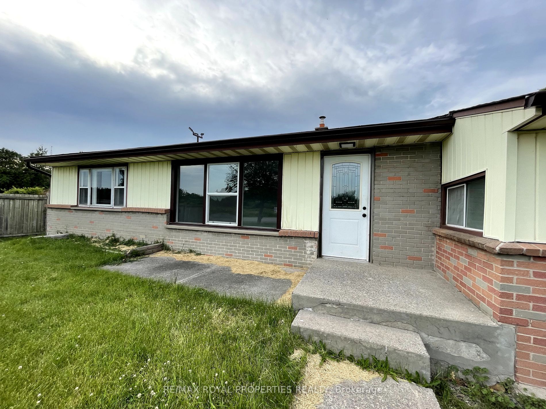 1608 Baseline Rd W