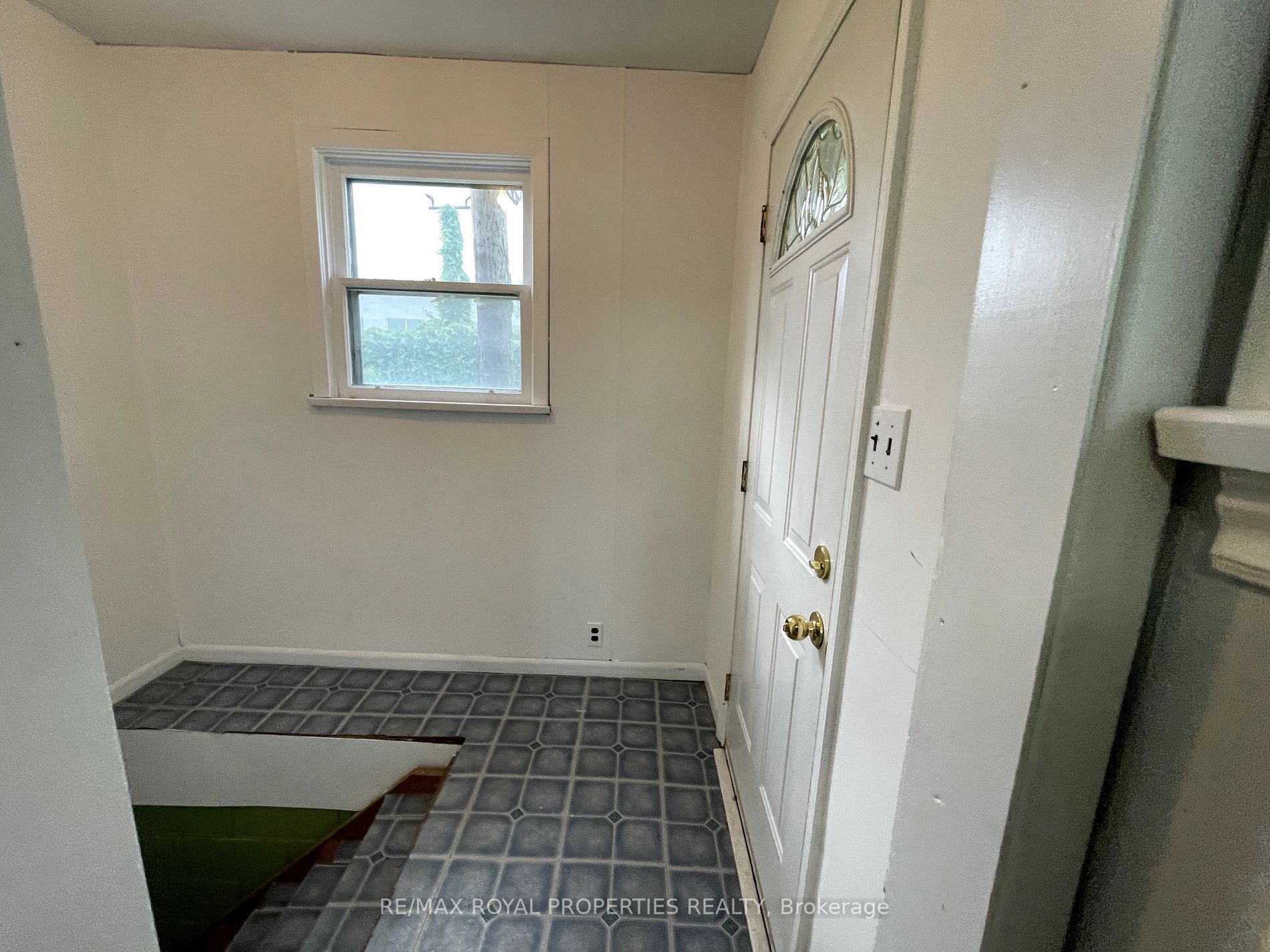 1608 Baseline Rd W