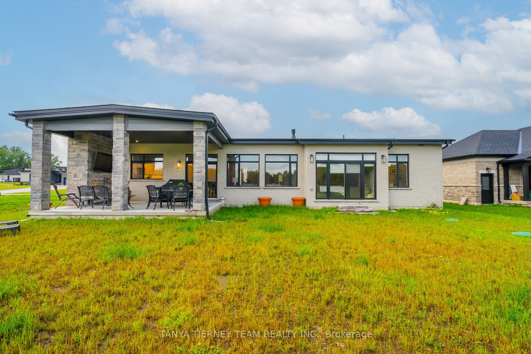 51 Charles Tilley Cres