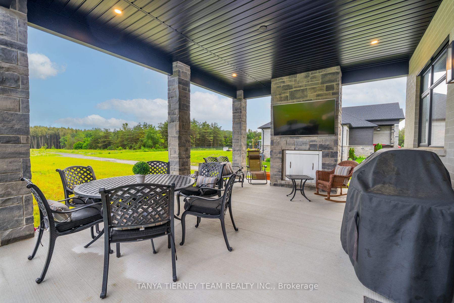 51 Charles Tilley Cres