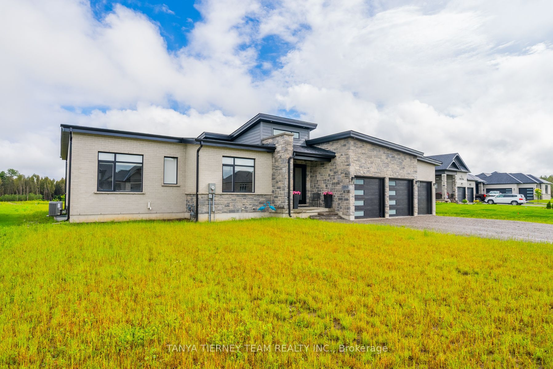 51 Charles Tilley Cres