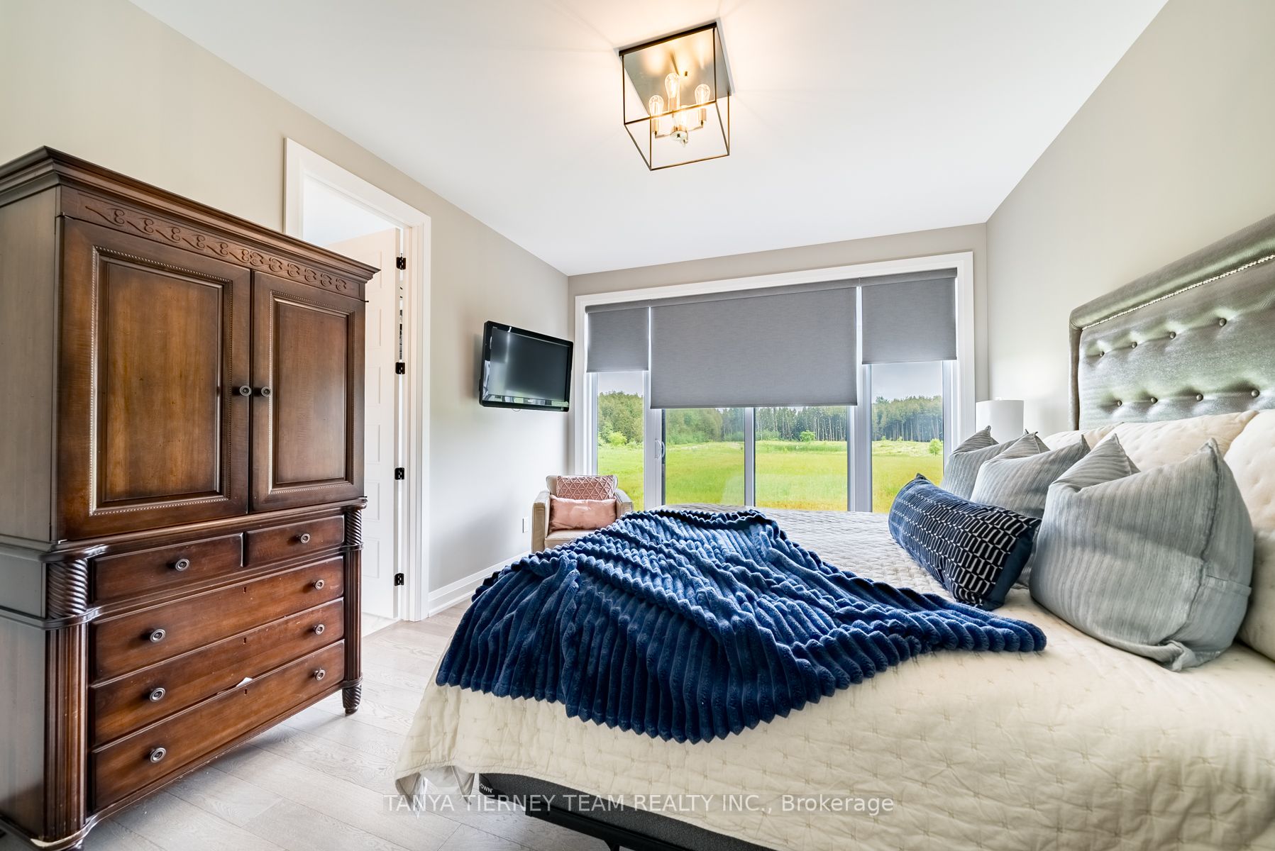 51 Charles Tilley Cres