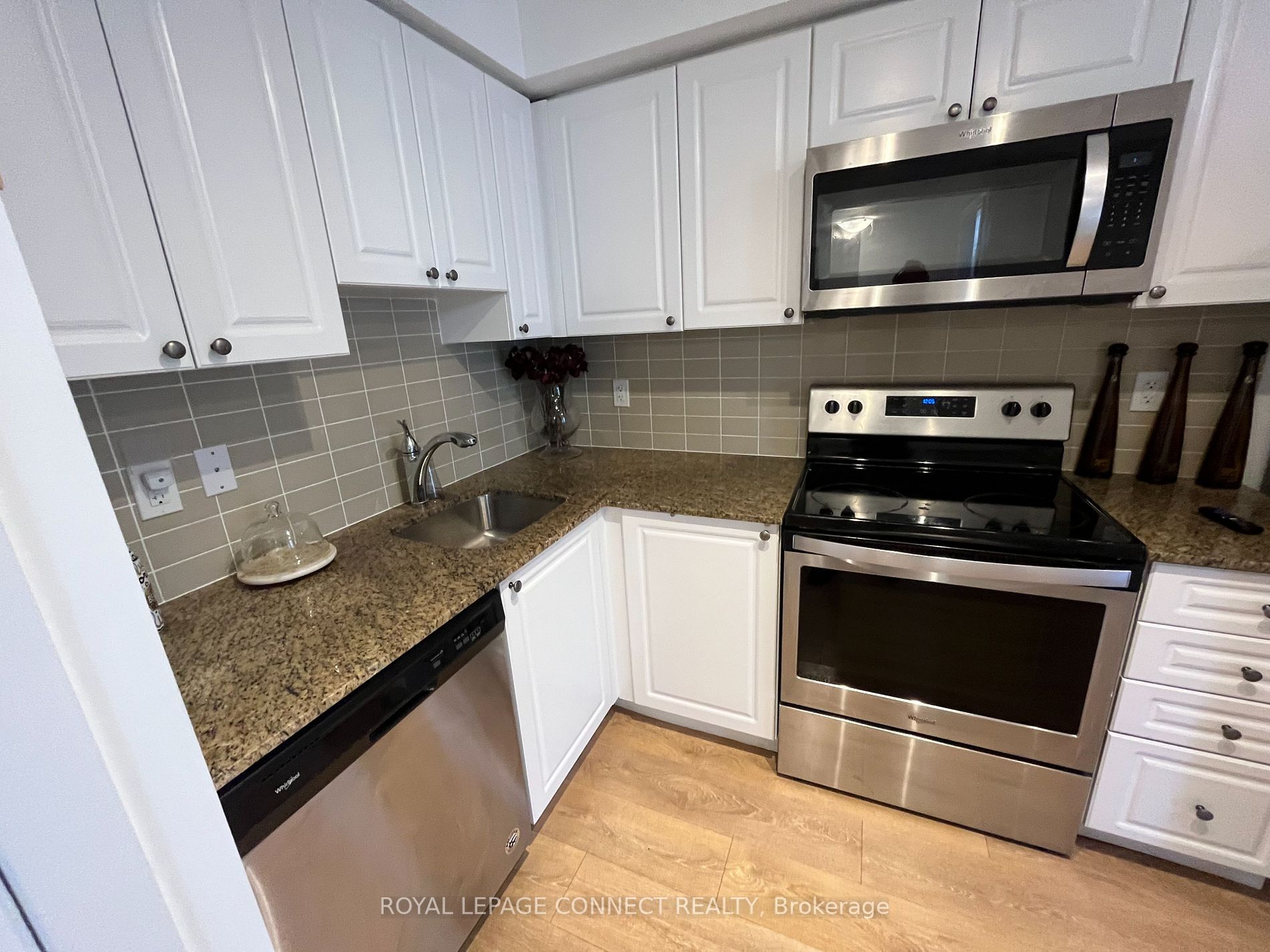 1255 Bayly St, #901