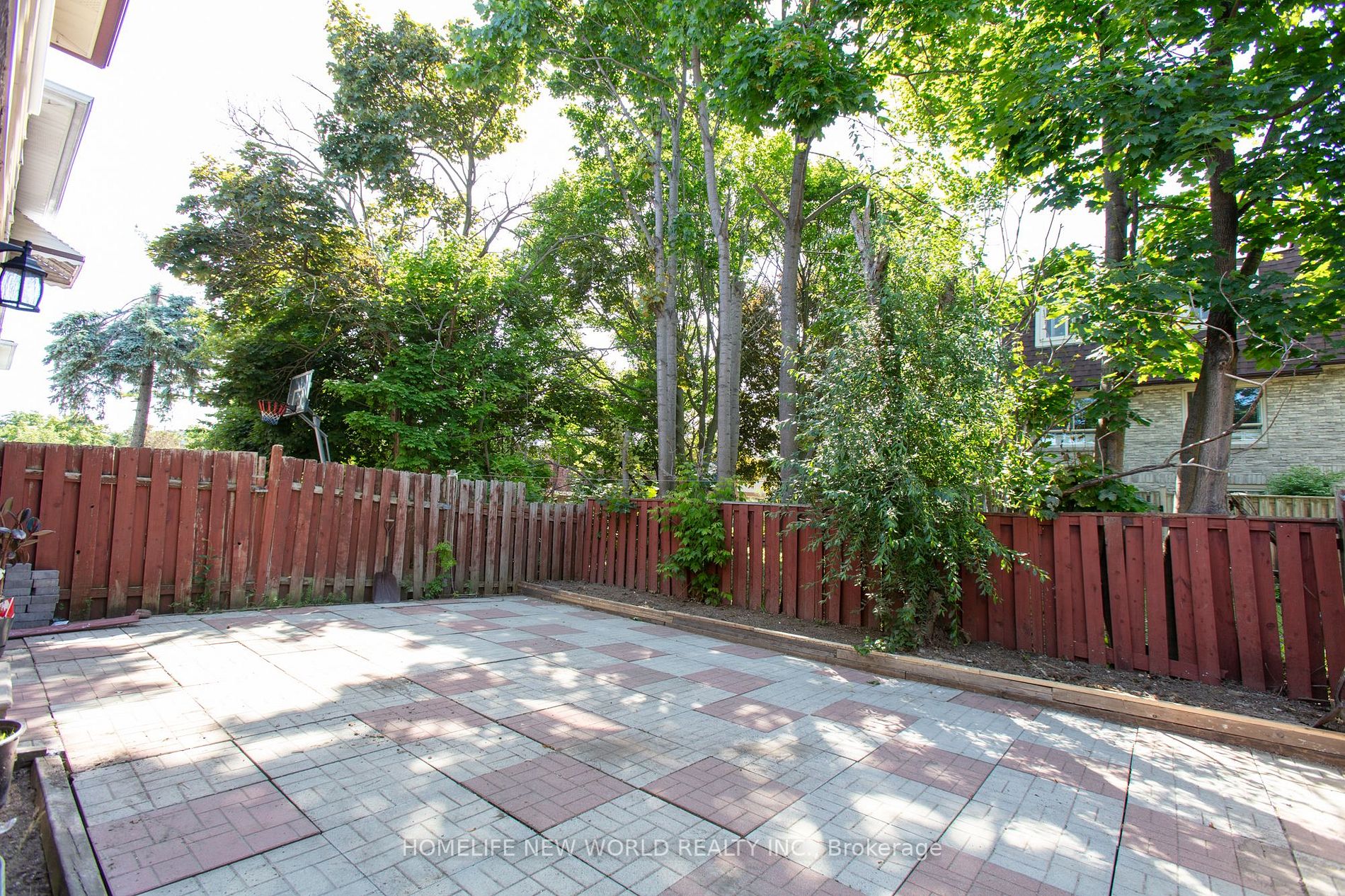 334 Chartland Blvd S