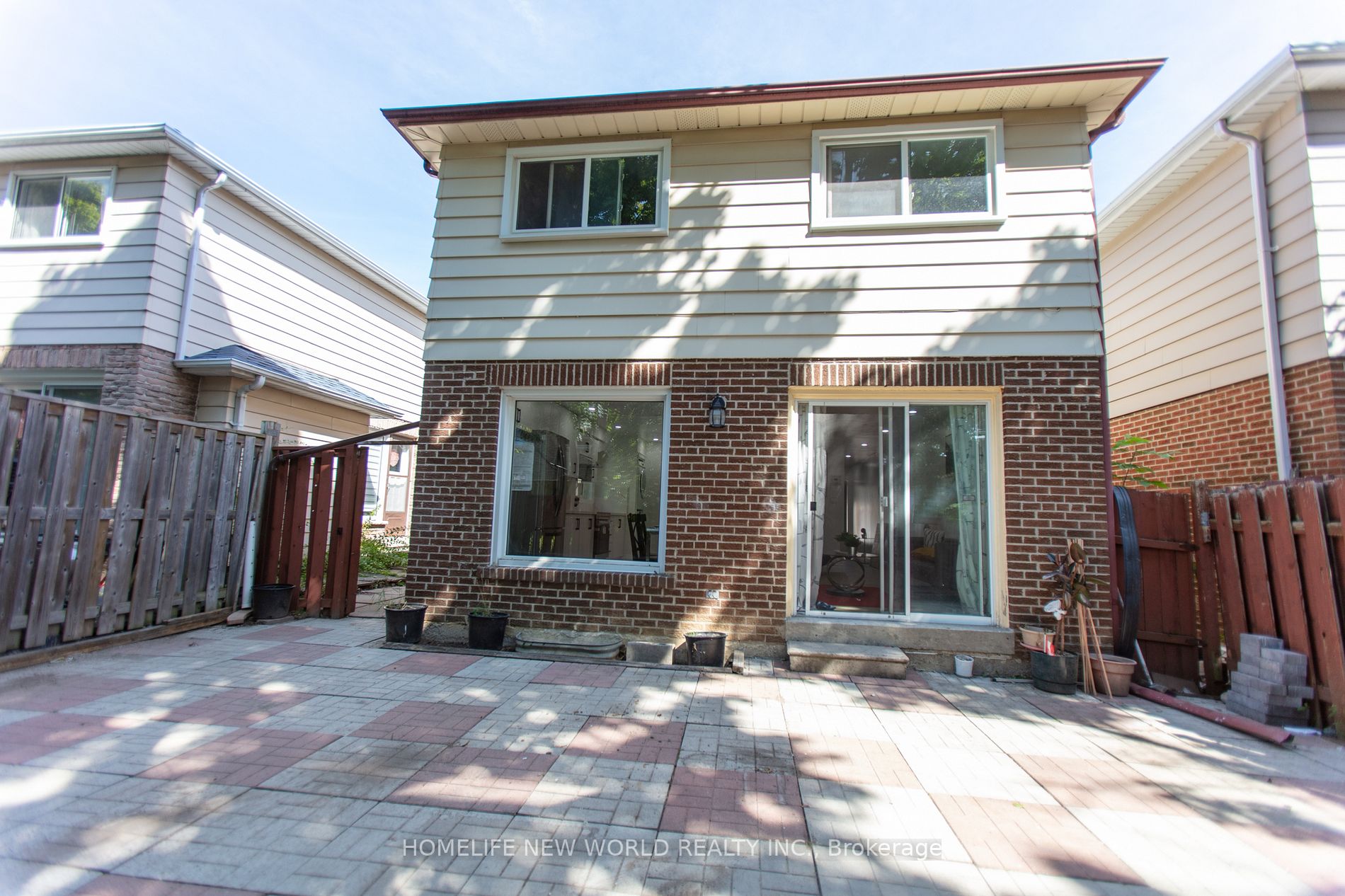 334 Chartland Blvd S