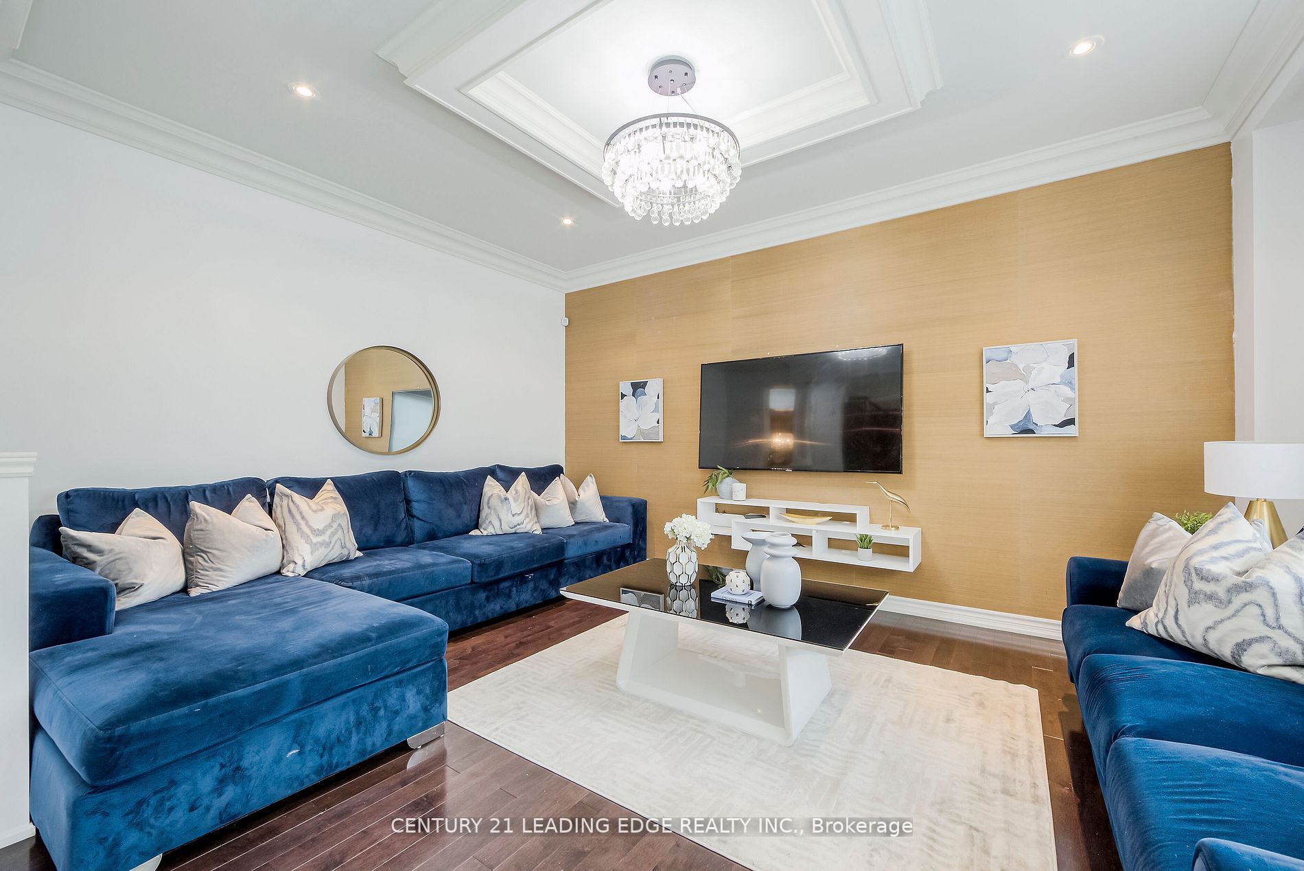6 North Glen Blvd