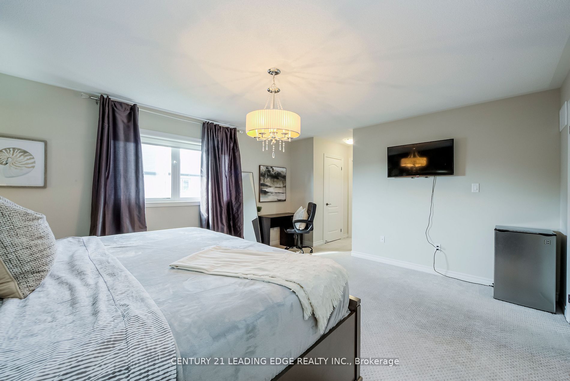 6 North Glen Blvd