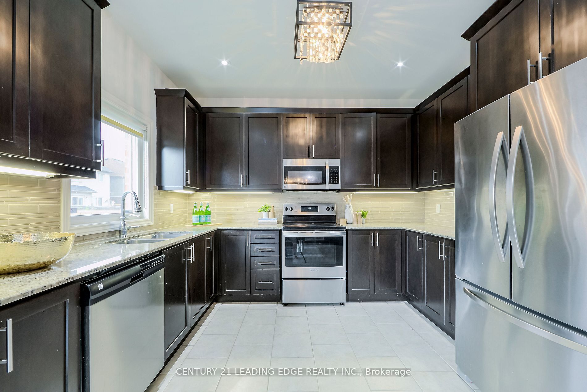 6 North Glen Blvd