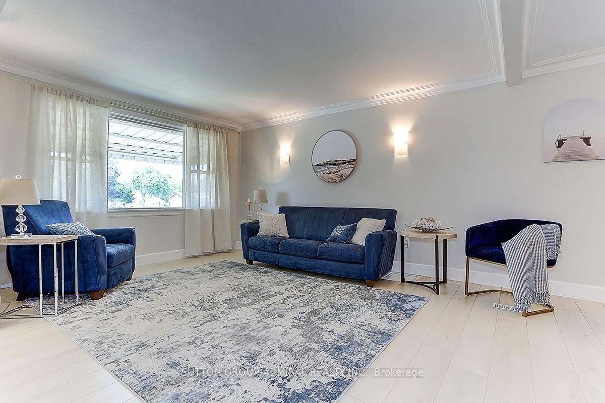 289 James Street W
