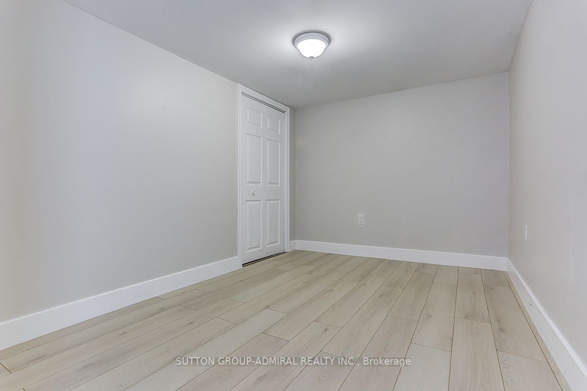289 James Street W