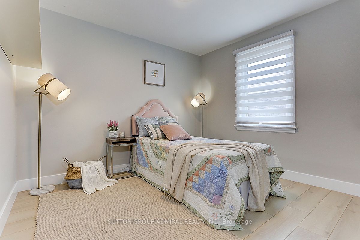 289 James Street W