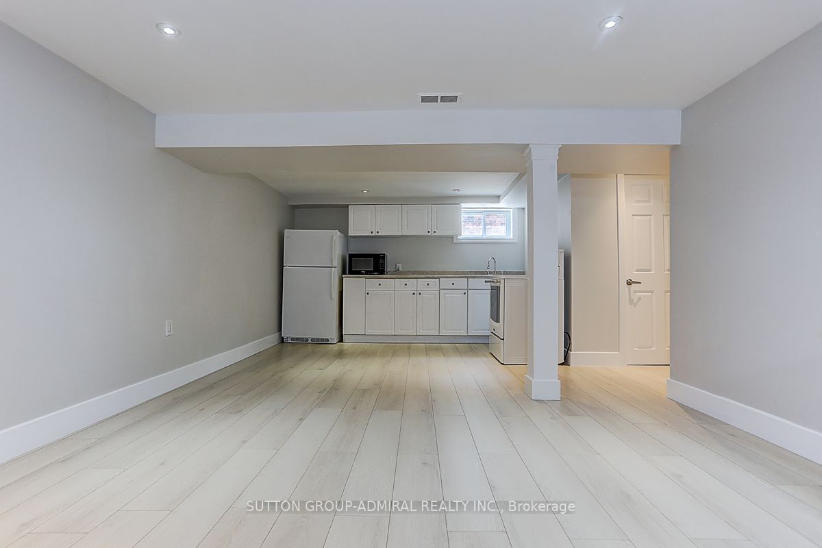 289 James Street W