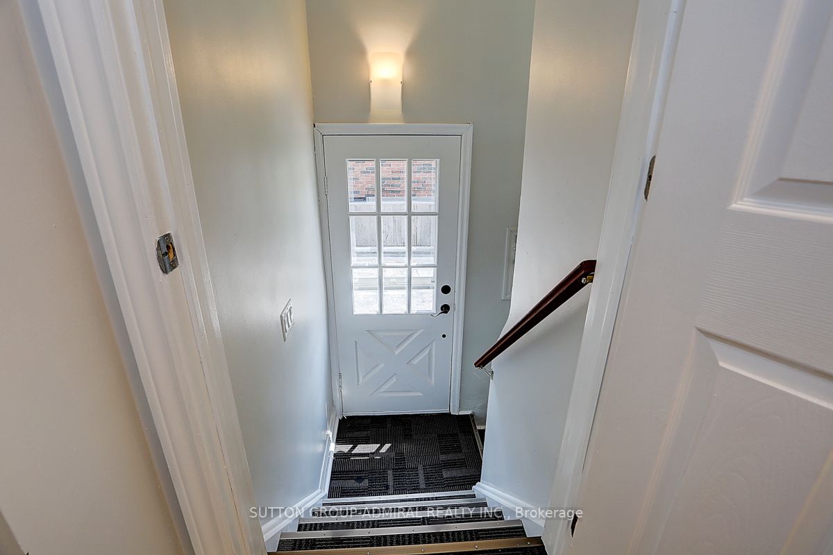 289 James Street W