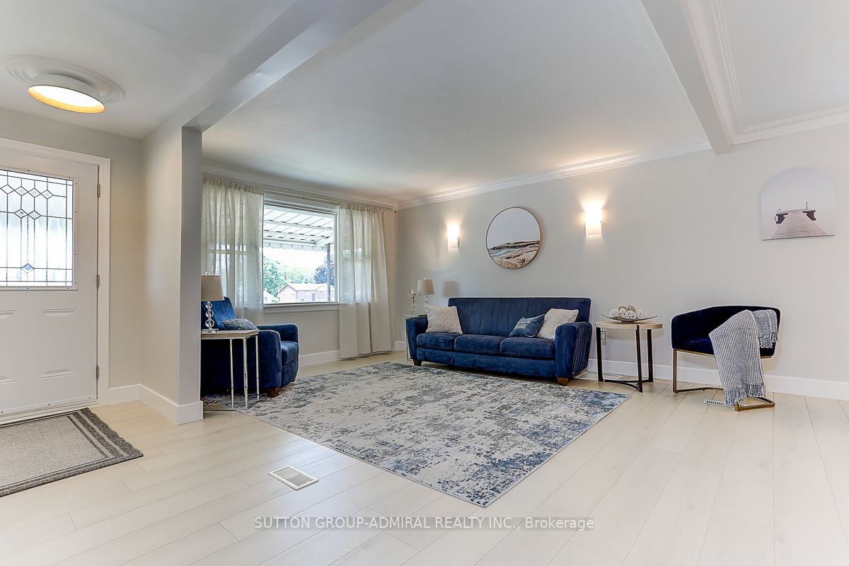 289 James Street W