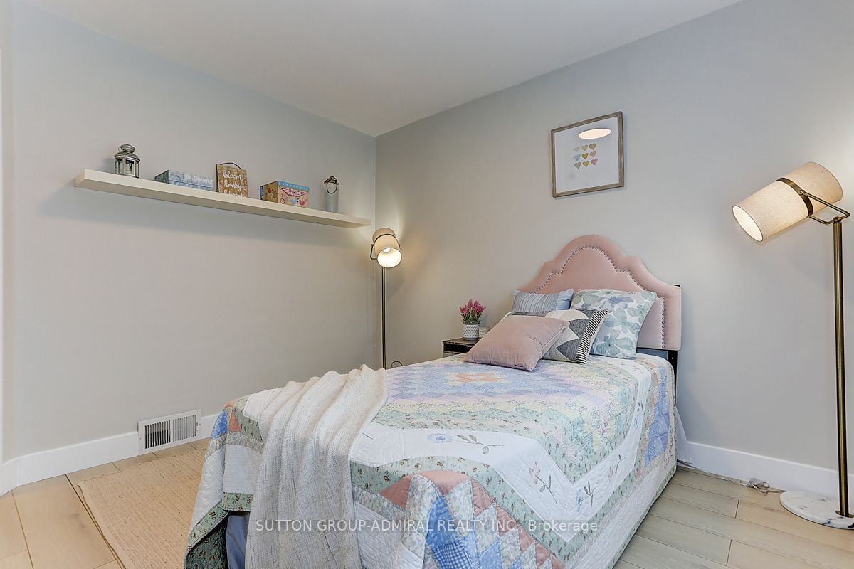 289 James Street W