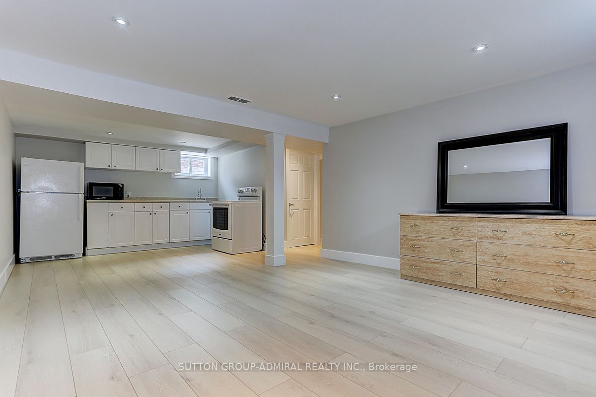 289 James Street W