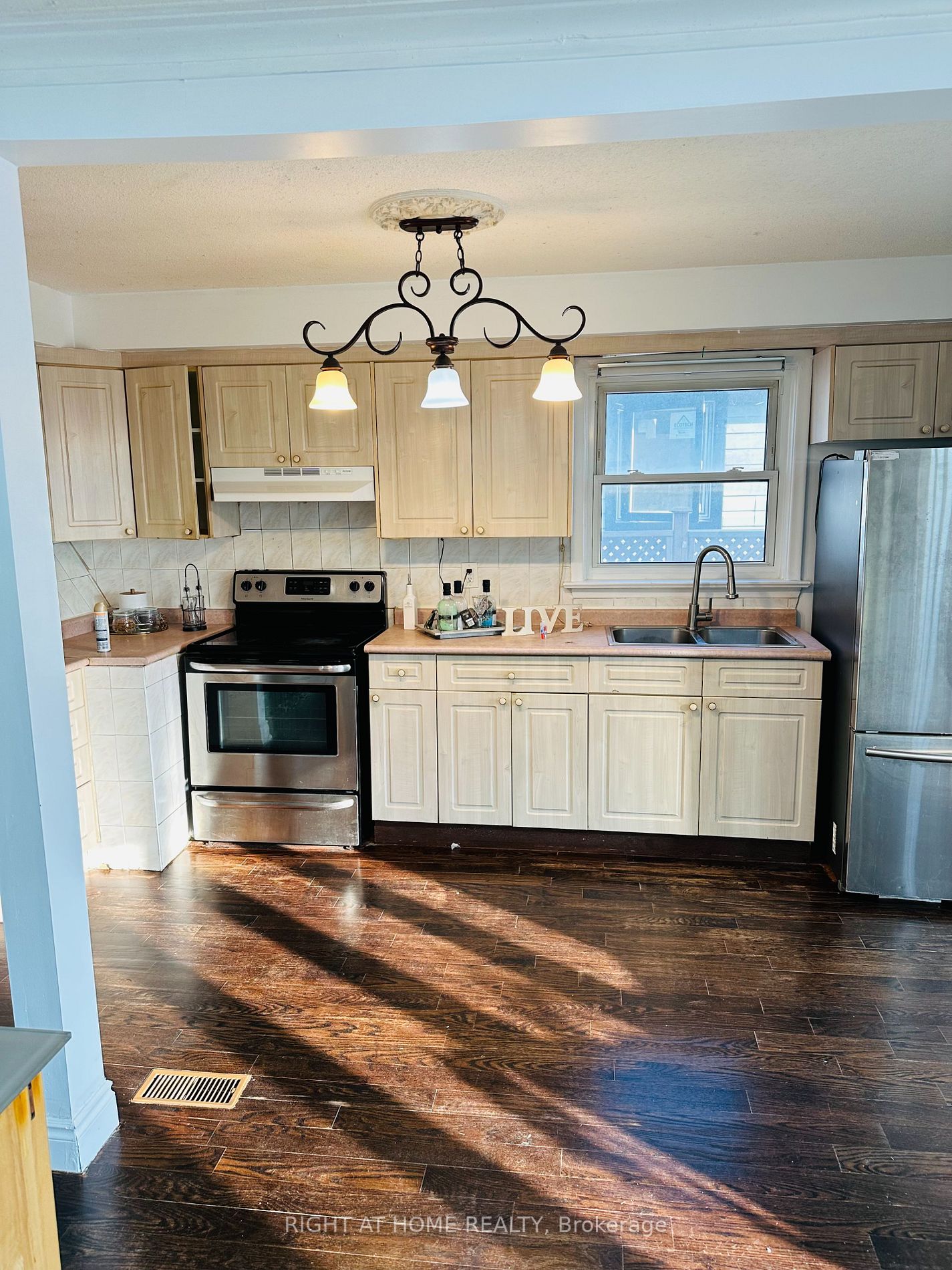 105A Laurel Ave