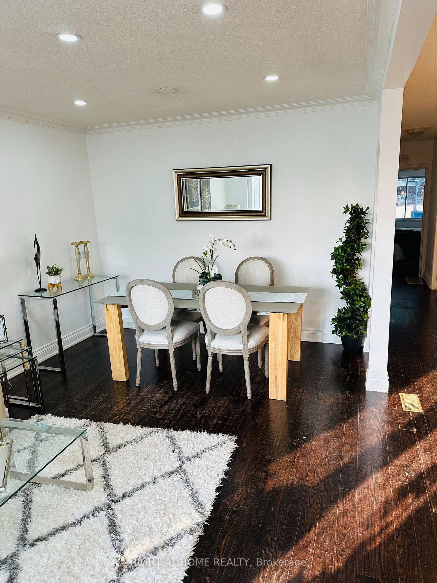 105A Laurel Ave