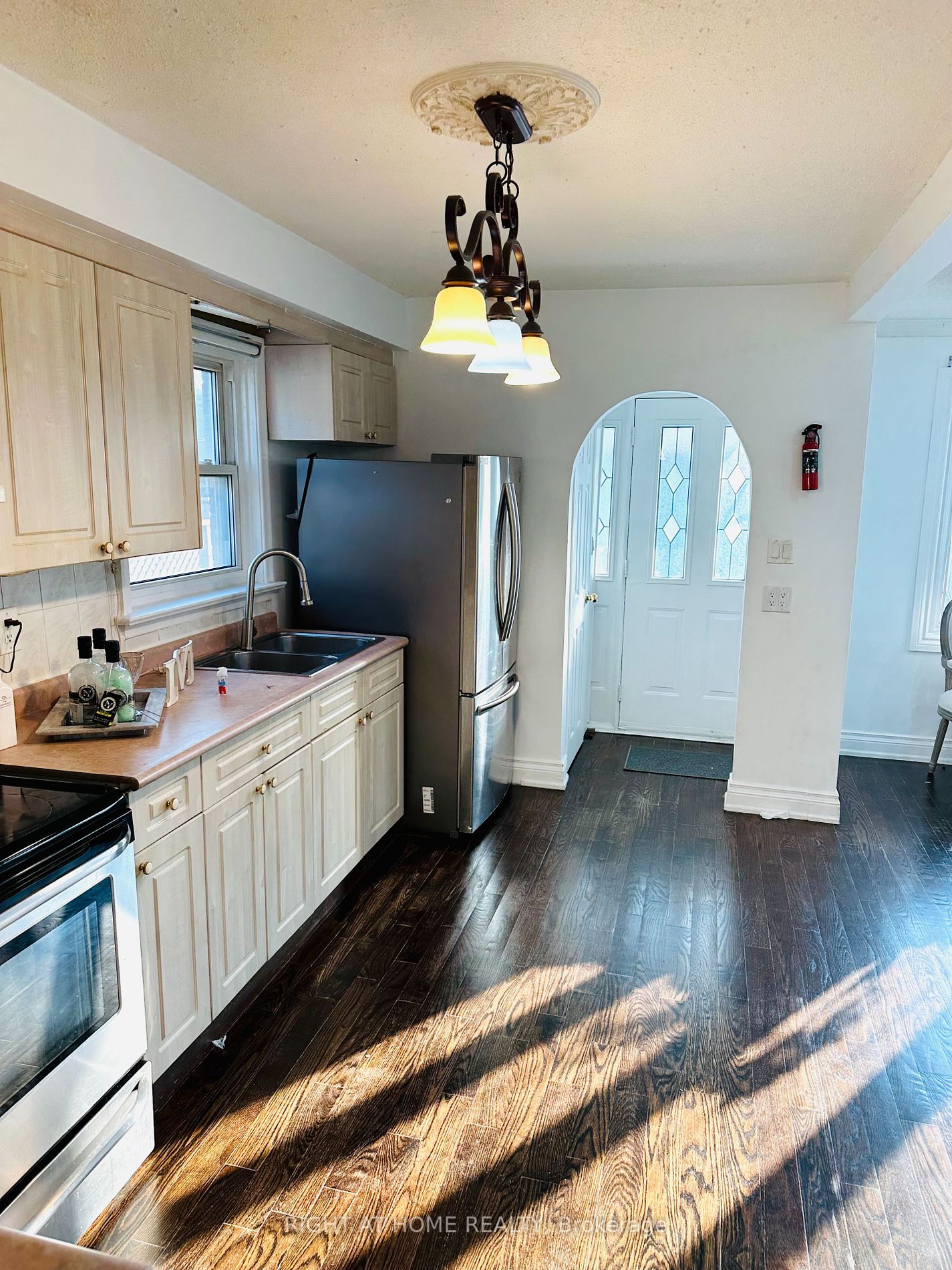 105A Laurel Ave