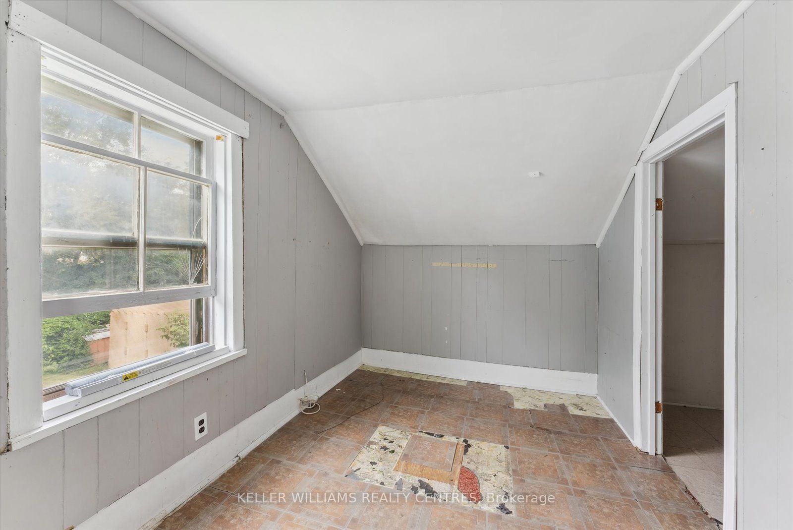 230 John St