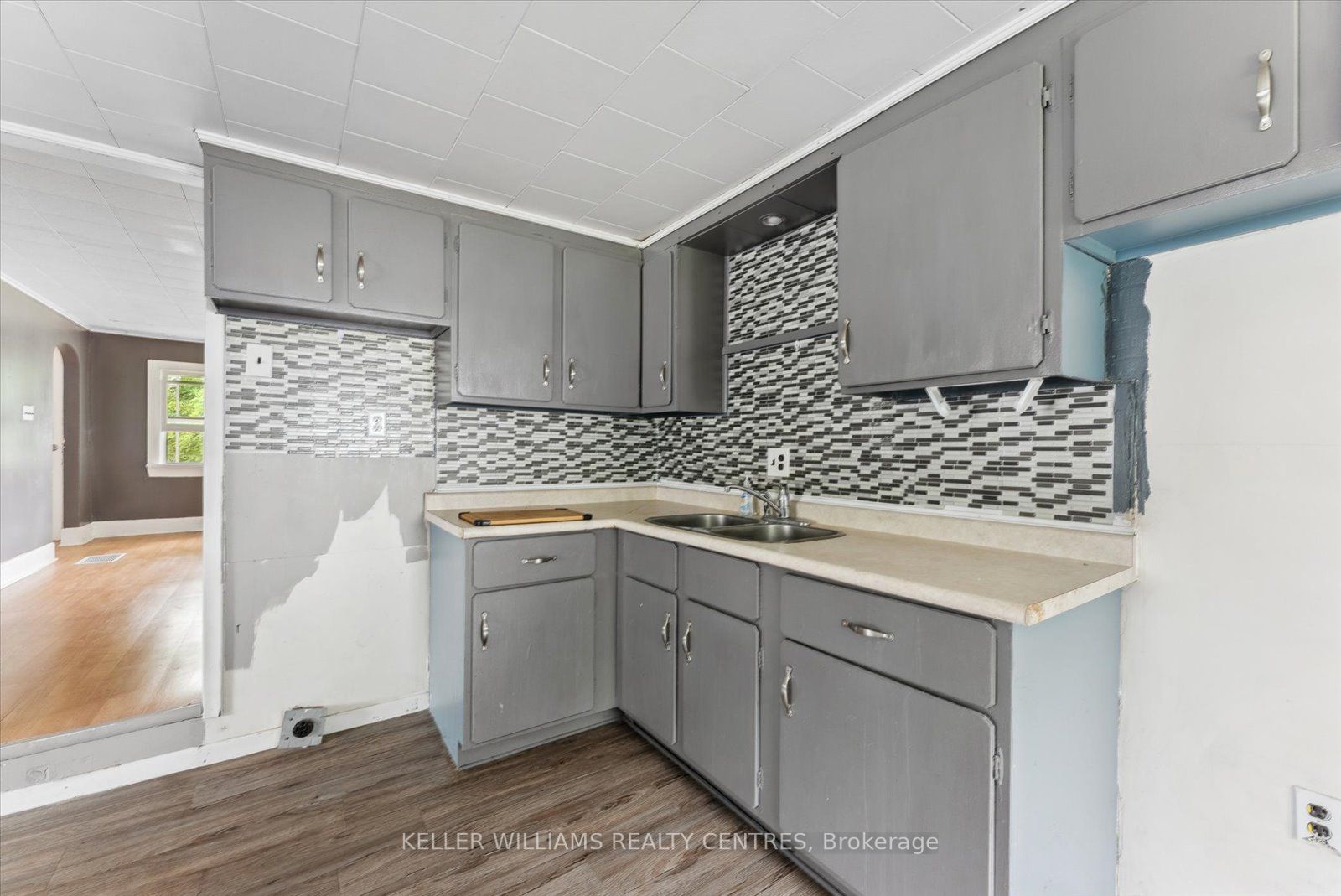 230 John St