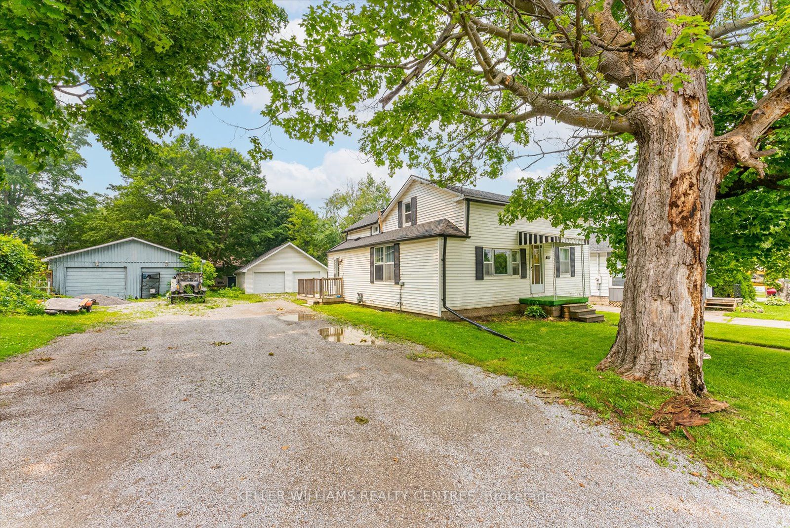 230 John St