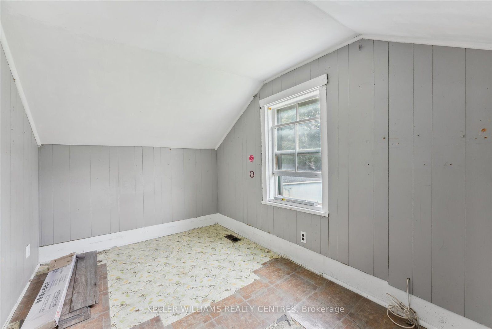 230 John St